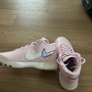 Zoom LeBron NXXT Gen ‘Iridescent Pink’